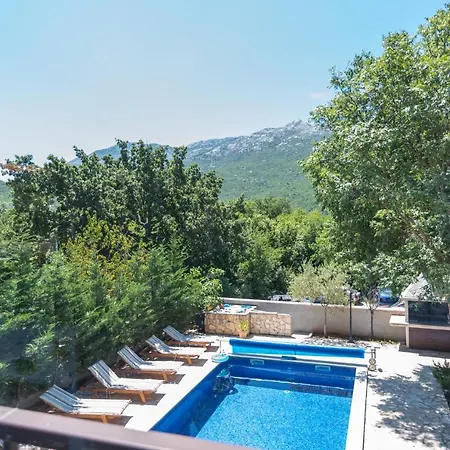 Lino Villa